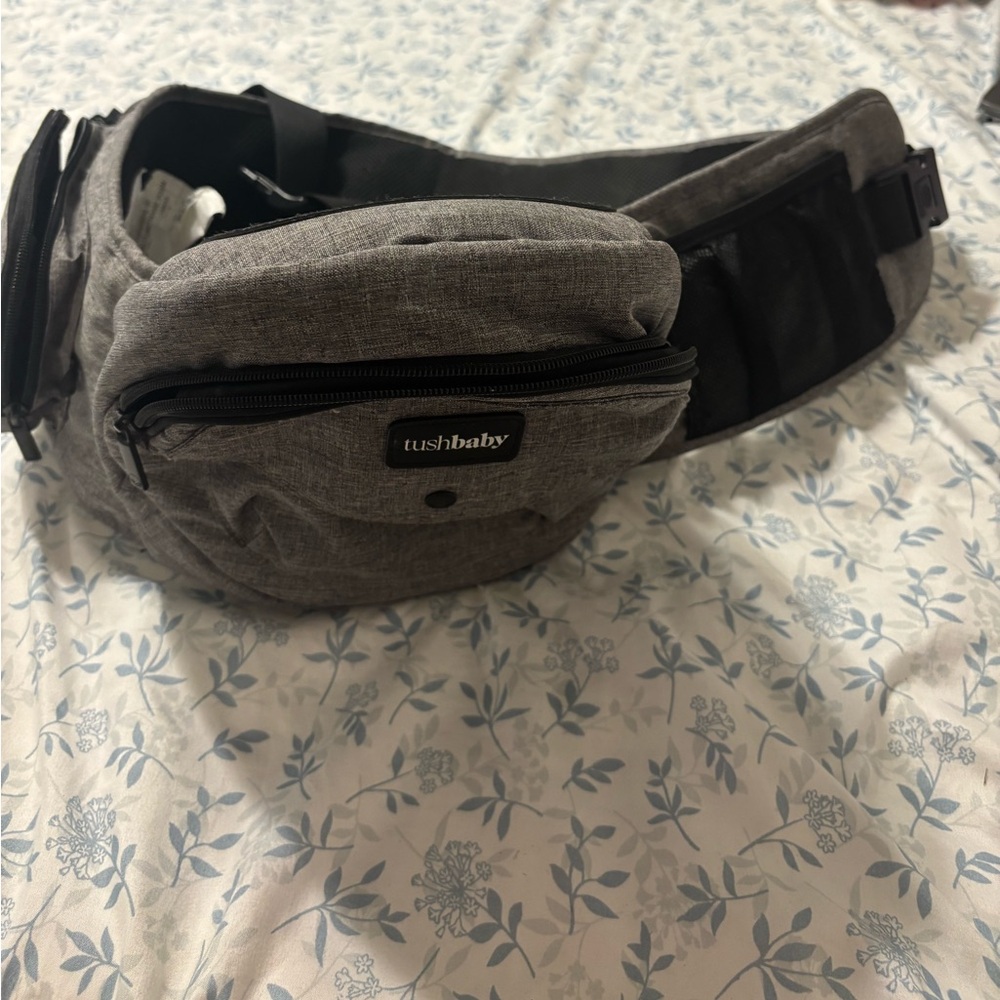 Tushbaby Gray baby Hip Carrier